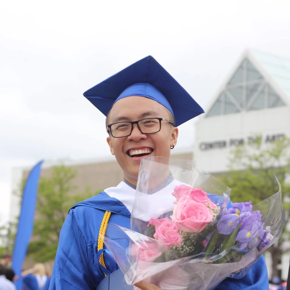 assets/images/my-photos/graduation.webp